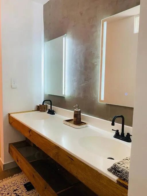 Private Rooms In Duplex Home W 4 Baths Fq Beds 1-3Ppl 산후안 0*,